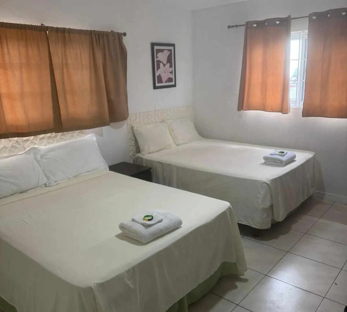 Pearl Of The City Jamaica Pearl Κίνγκστον